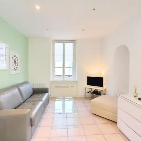 Apartment Viva Riviera Overviewing Rue Hoche *