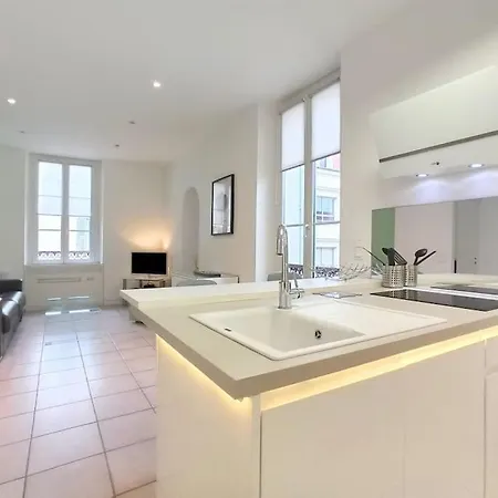 Apartment Viva Riviera Overviewing Rue Hoche Cannes